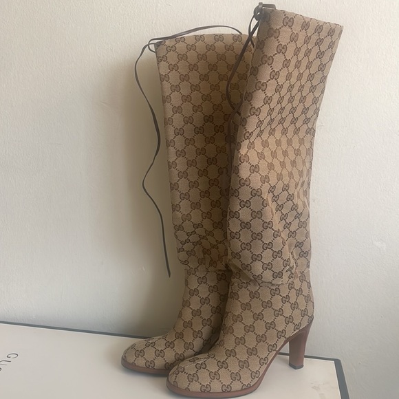 Beautiful pair of Gucci boots - Picture 3 of 3